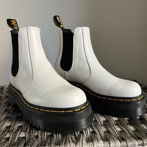 Dr Martens 2976 Smooth Leather Chelsea Platform